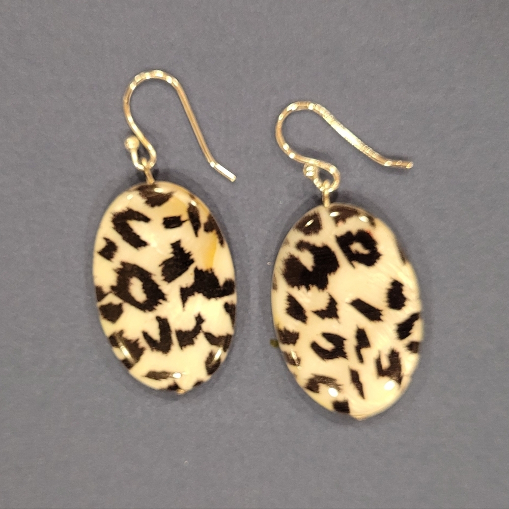 Black and white cheetah print earrings